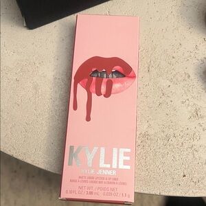 Kylie Cosmetics Matte Liquid Lipstick - Pink